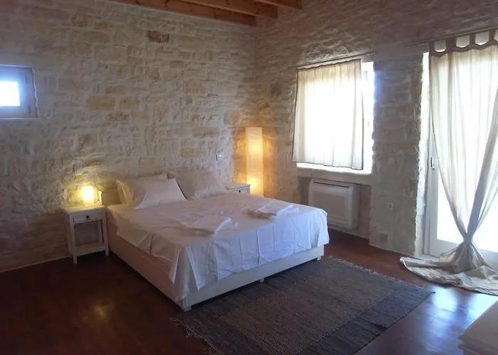 Villa Naousa Villa *